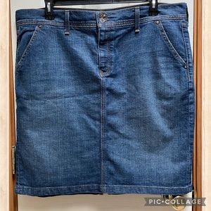 COPY - Old Navy Denim Skirt with Pockets - size 20